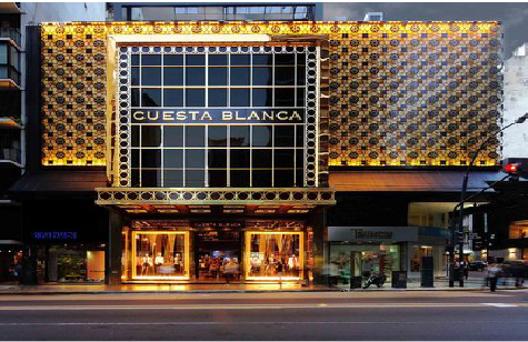 色达门头设计与商业空间的纽带。