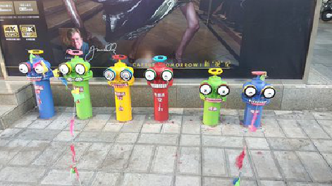 色达商业区彩绘